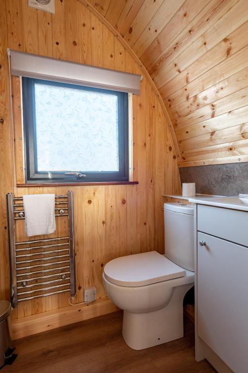 Glamping, Double Bed, Sofa، Callander Hostel 3/3