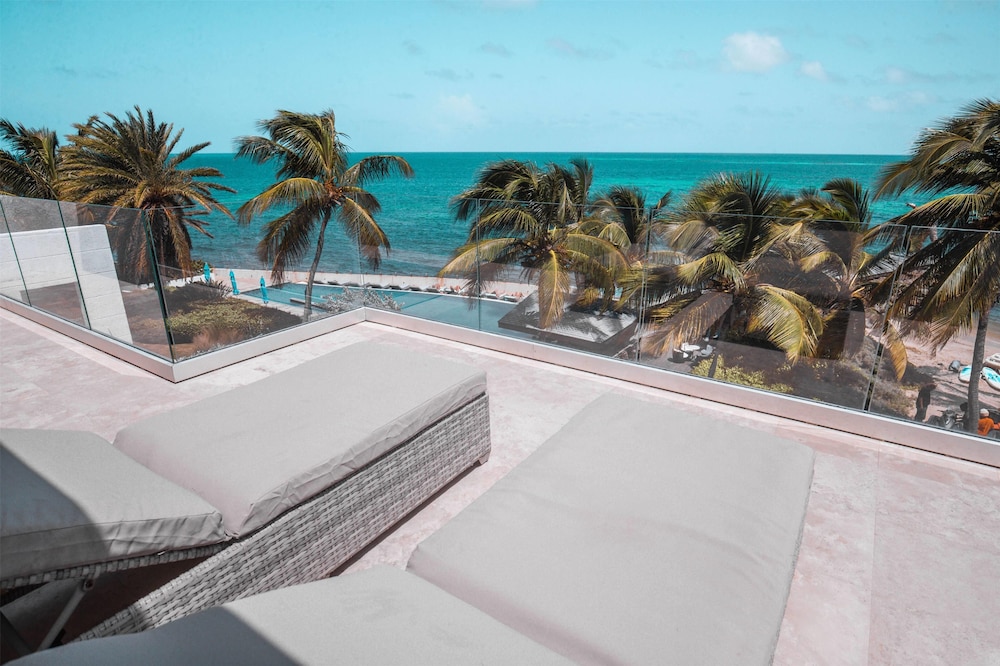 Hodges Bay Resort & Spa, an HQ Luxury Resort & Residences 44/67