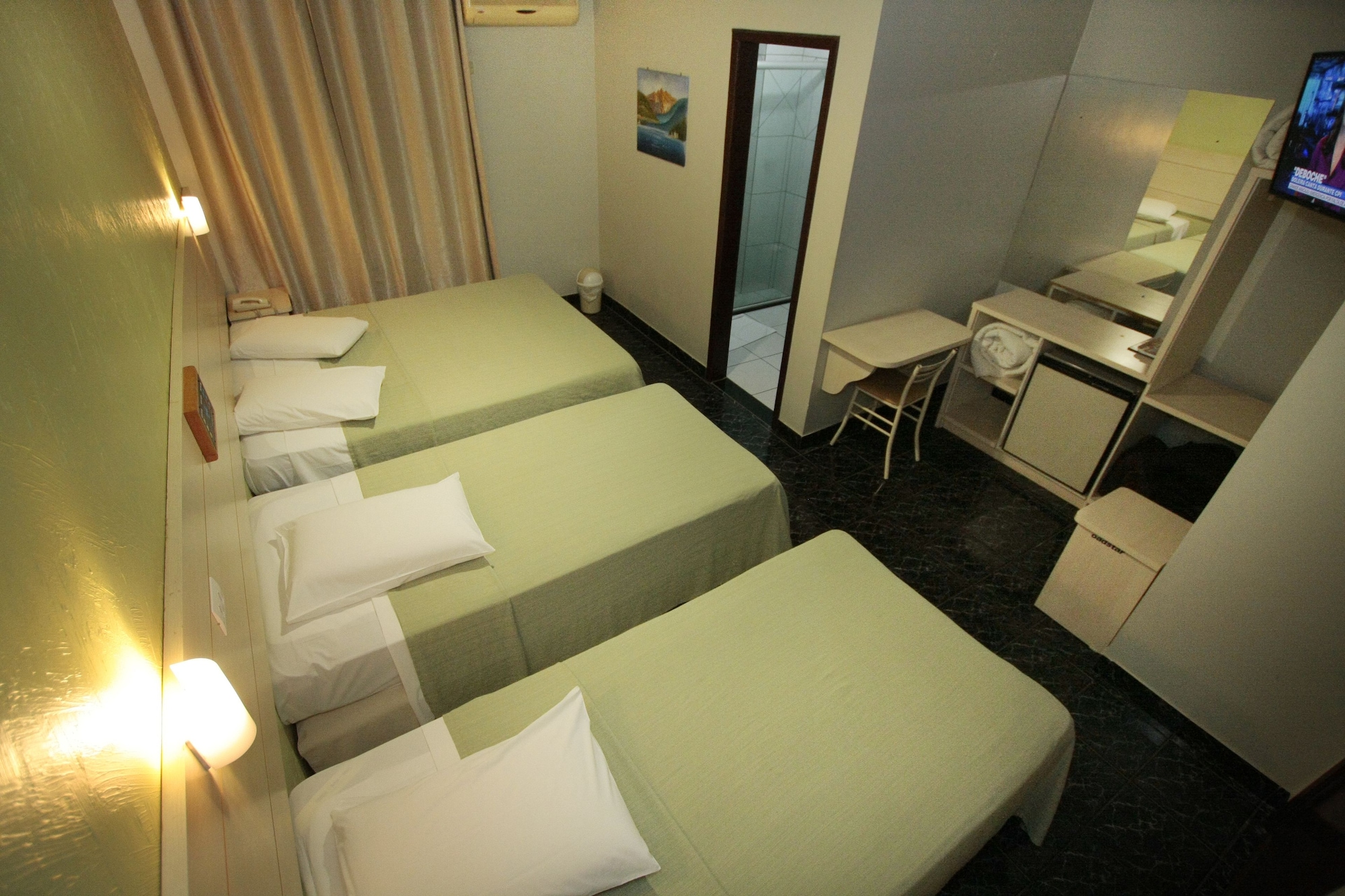 ROOM, TRIPLE
