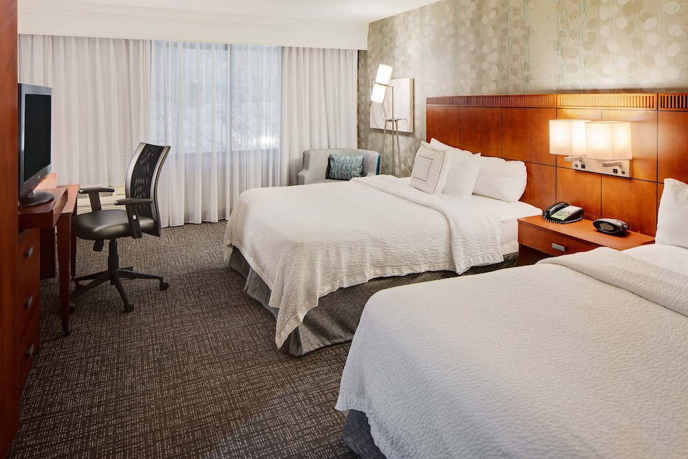 Courtyard by Marriott West Homestead Waterfront 6/26
