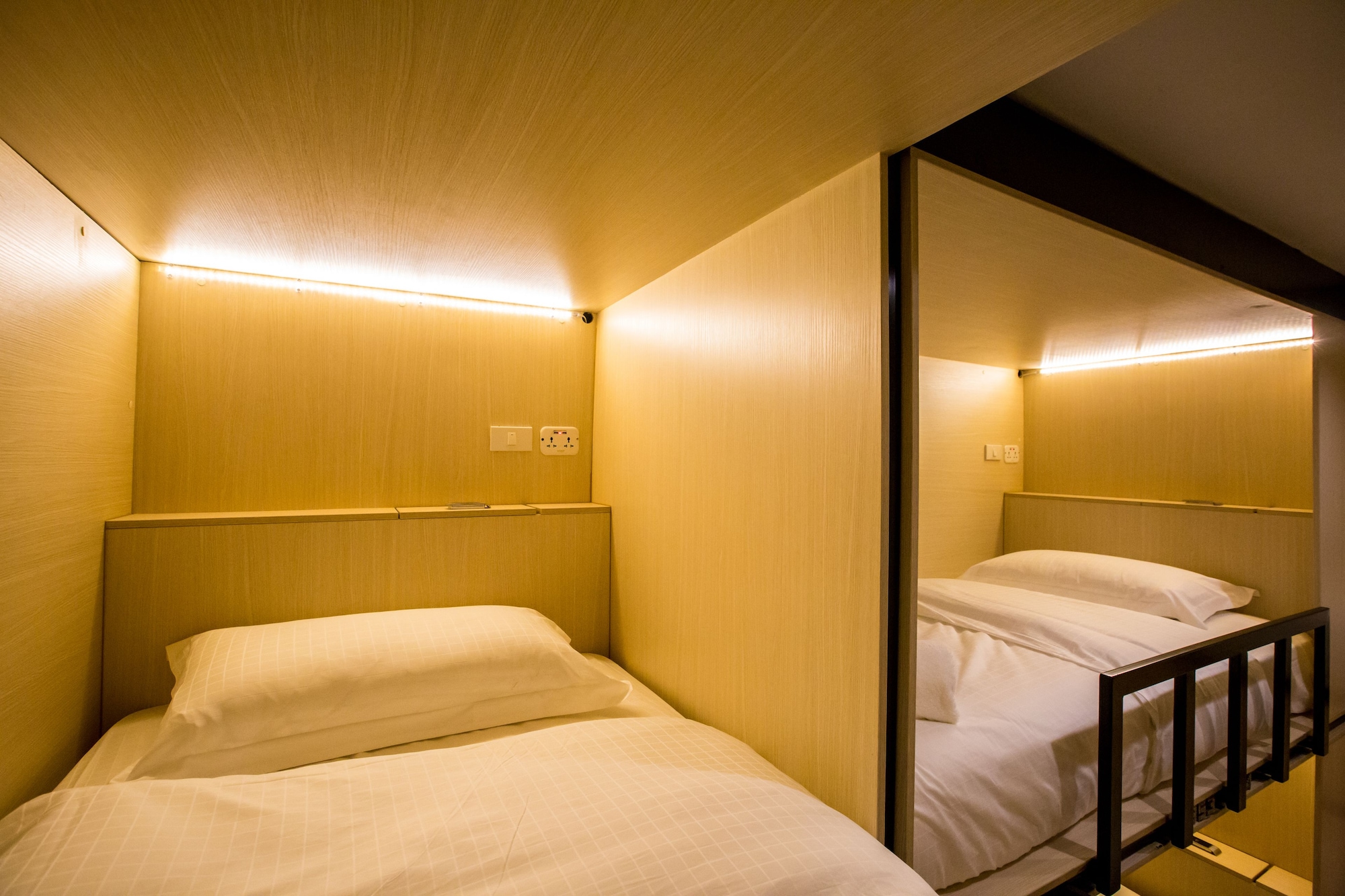 FEMALE DORM, FEMALE ONLY, STANDARD, NO WINDOW