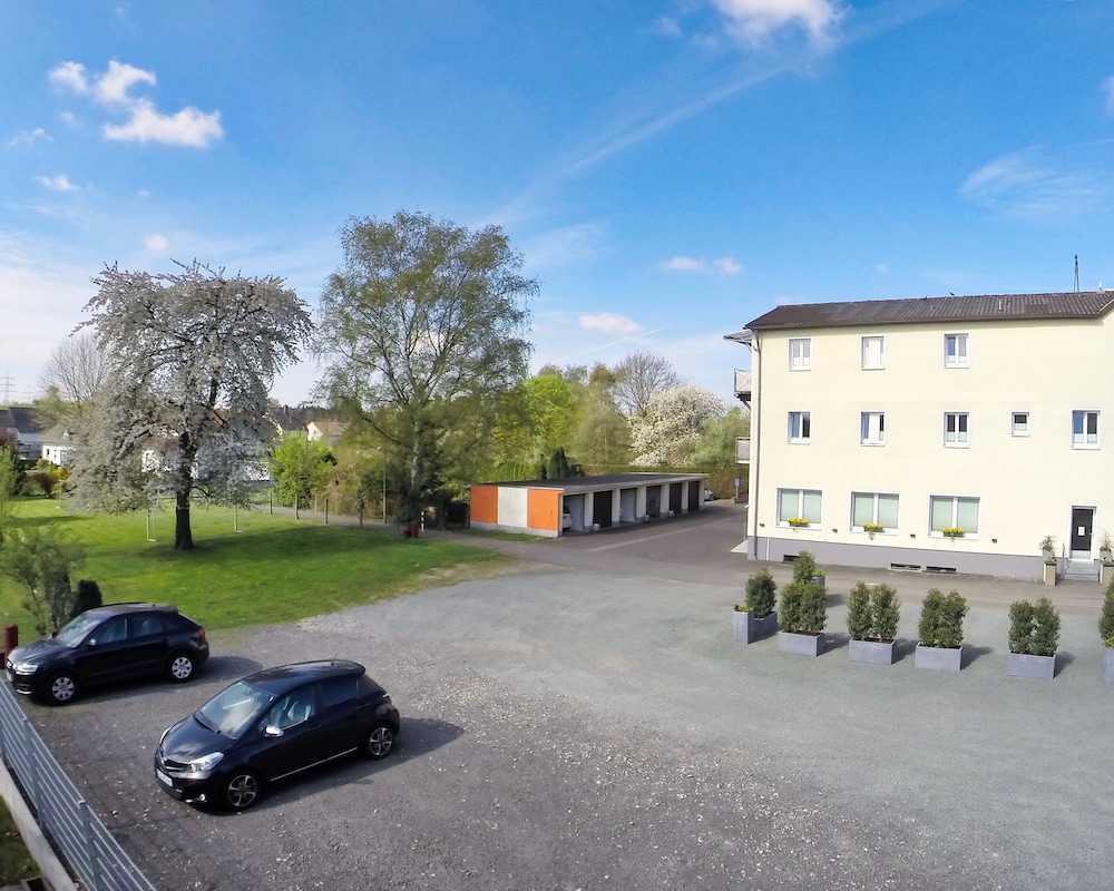 HOTEL MAURER 37/50