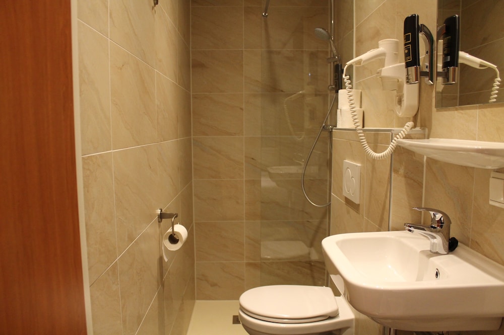Basement, Twin Beds