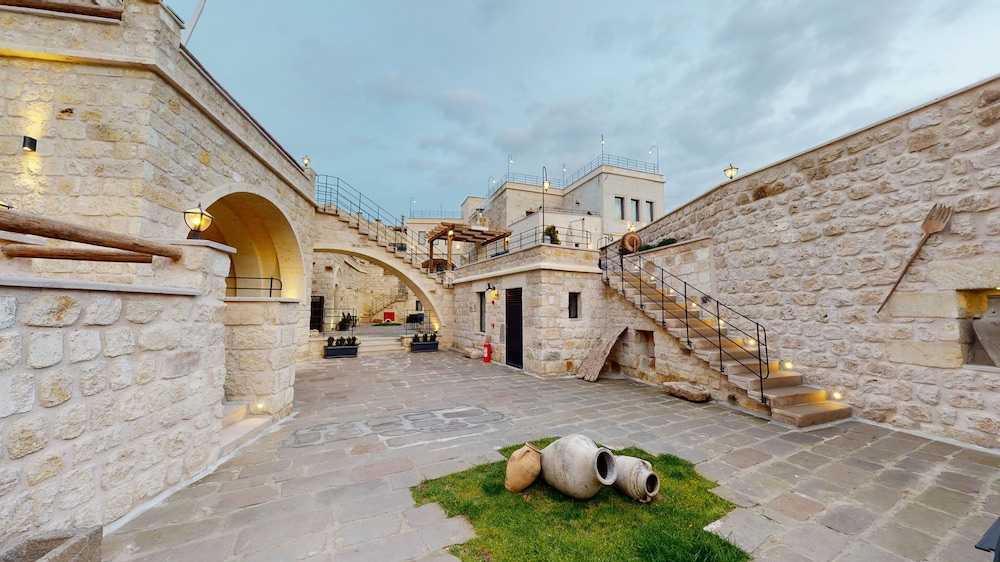 Solem Cave Suites 25/56