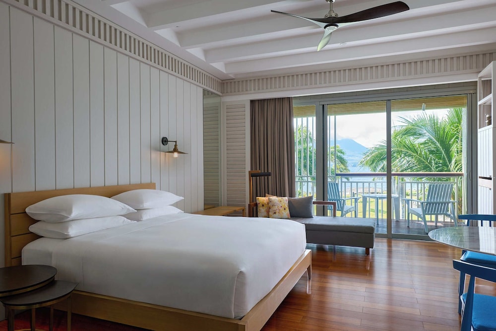 Room, King Bed, Beach Front