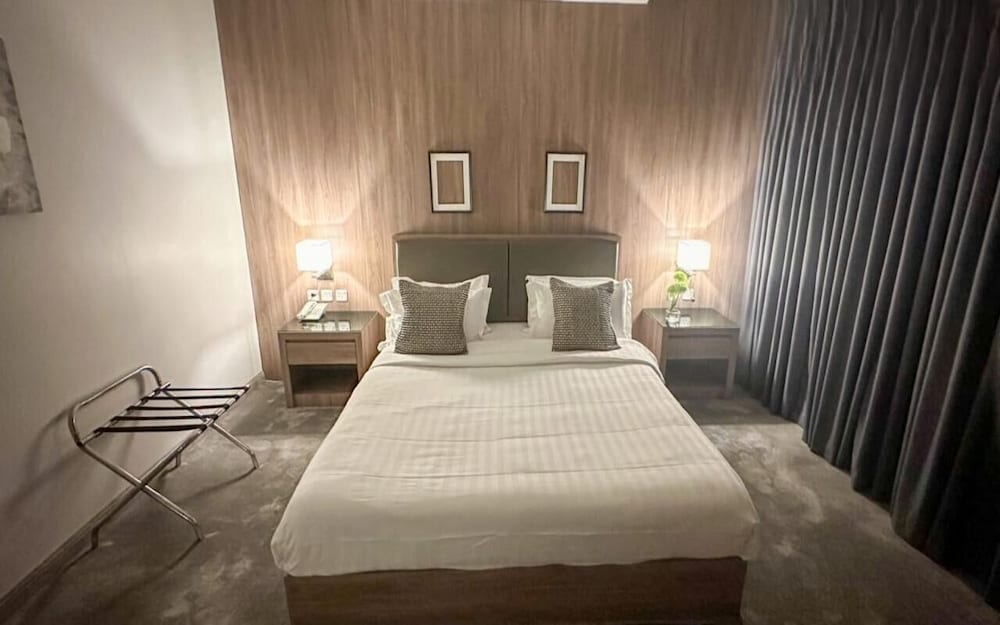 Land Walk Al Taawoun Hotel 27/62