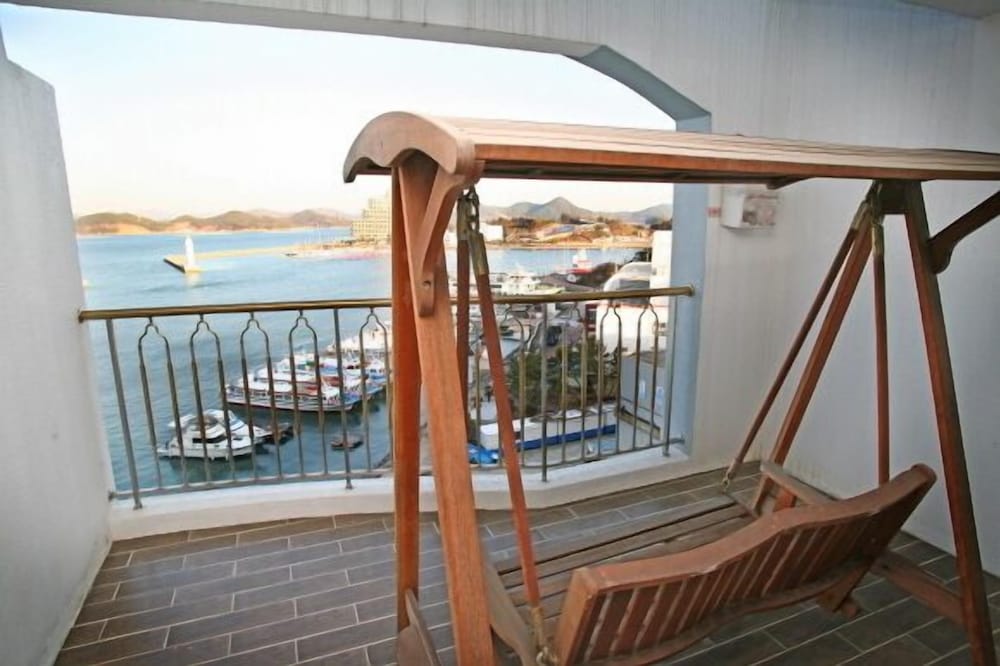 Bay Resort Tongyeong 18/48