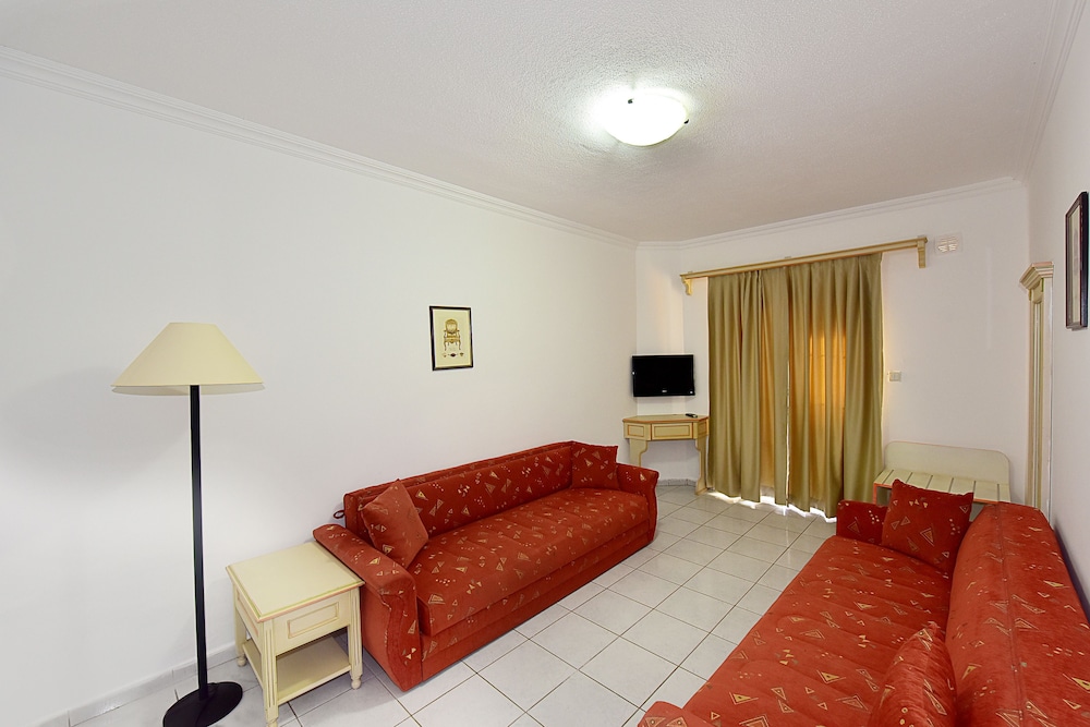 Tropicana Beach Apartments 12/38