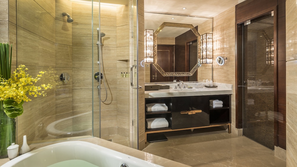 غرفة كلاسيكية بسرير كينج بإطلالة على الحديقة، INTERCONTINENTAL HEILONG LAKE 9/10