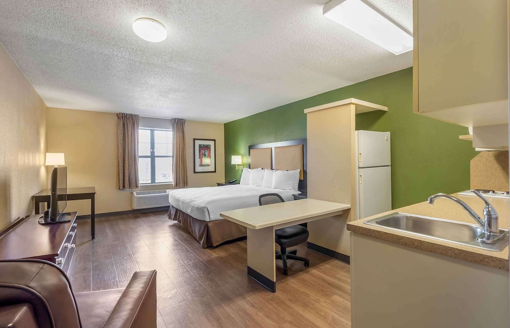 Extended Stay America - Chicago - Downers Grove 32/37