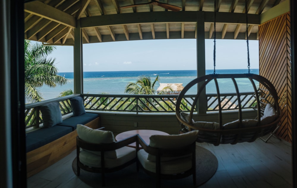 Tranquilseas Eco-Lodge, Diving Center, Restaurant &amp; Bar 33/50