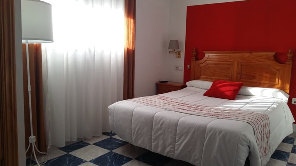 ROOM, SINGLE