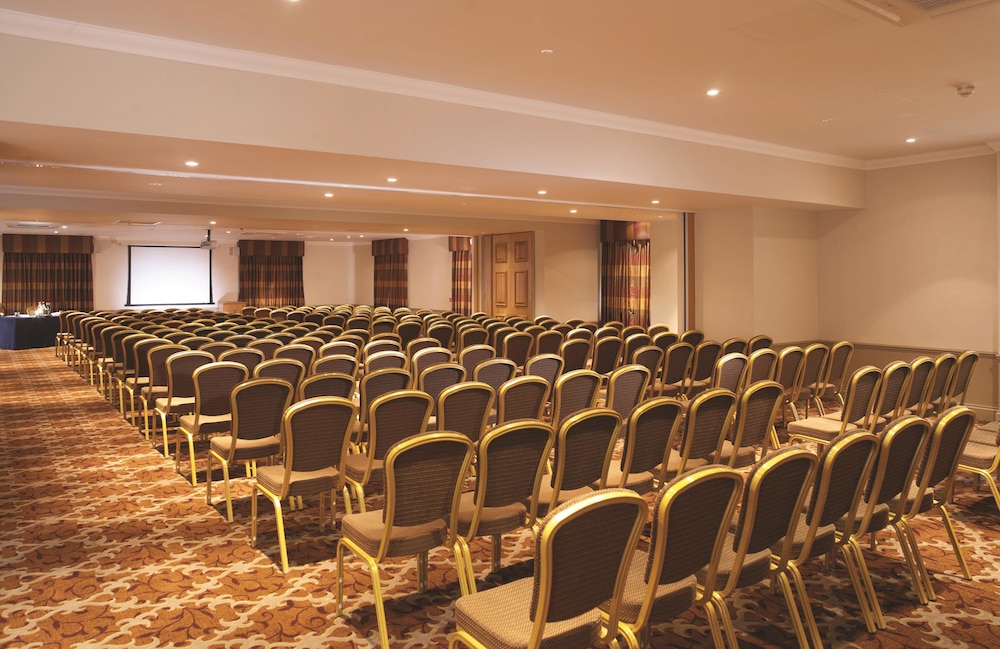 Macdonald Frimley Hall Hotel And Spa 65/73