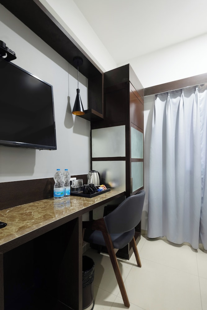 Capital O 33294 Hotel Sapphire Regency (Ex. Sapphire Regency) 36/50