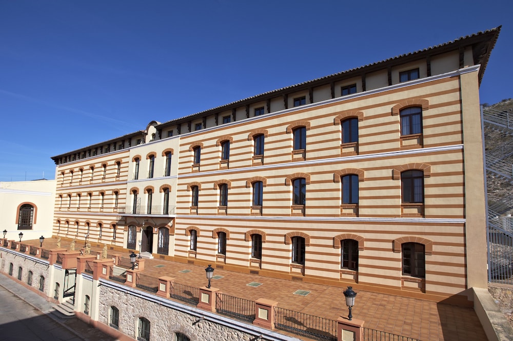HOTEL TERMAS BALNEARIO TERMAS PALLARES 2/49