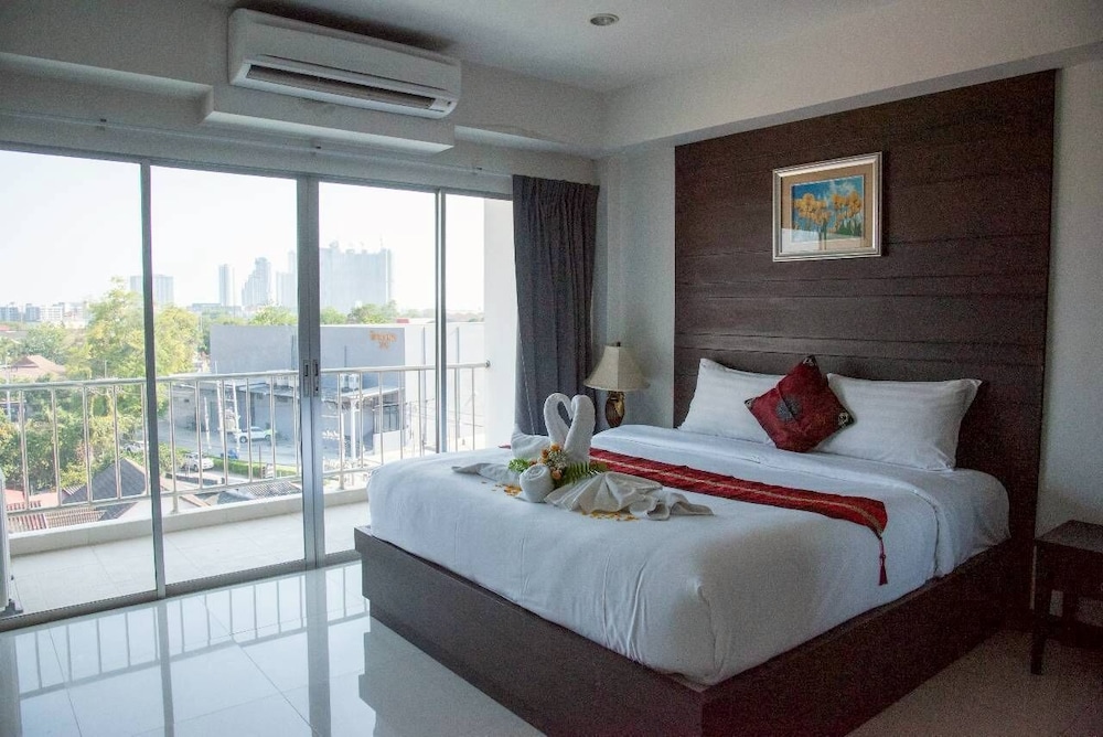 Valhalla Hotel Pattaya 14/75