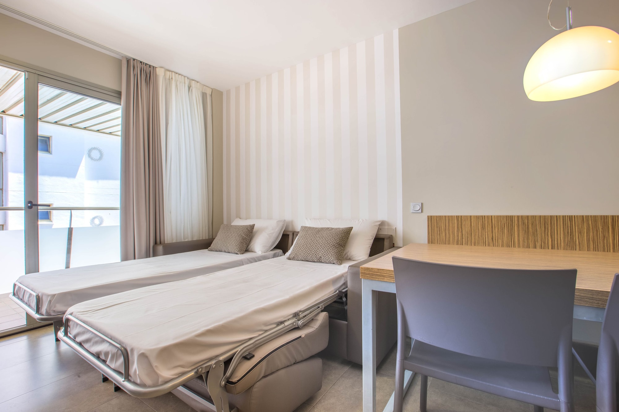 شقة سوبيريور ركنية بسريرين منفصلين بإطلالة على البحر بغرفة نوم واحدة، Aparthotel Odissea Park 2/3