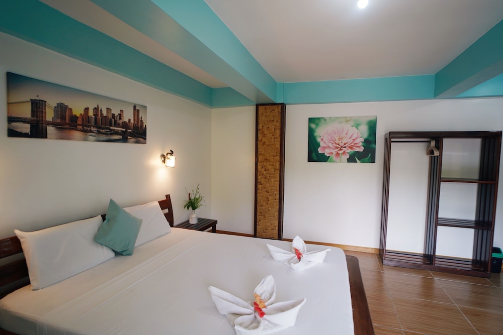 Point 303 Surf Resort 11/50