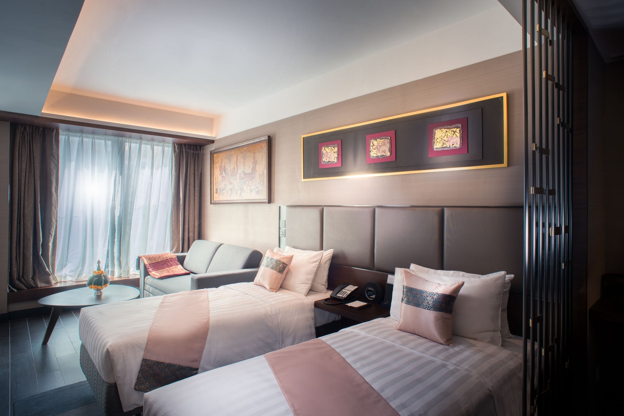 EXECUTIVE, TWIN BEDS