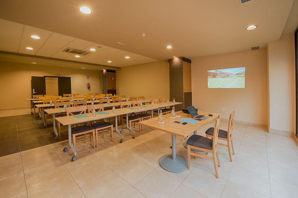 Fuengirola Beach Aparthotel 36/48