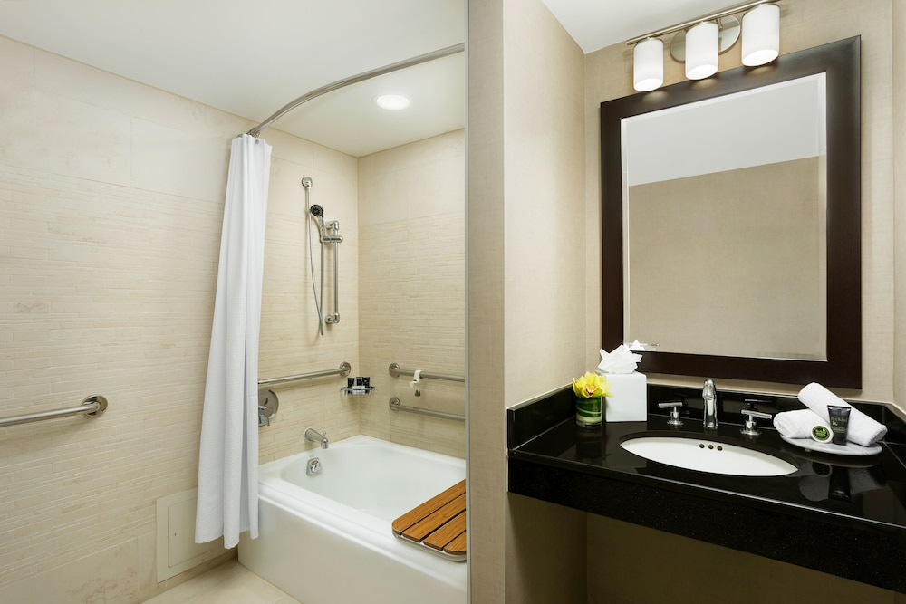 Hyatt Centric Arlington 70/73