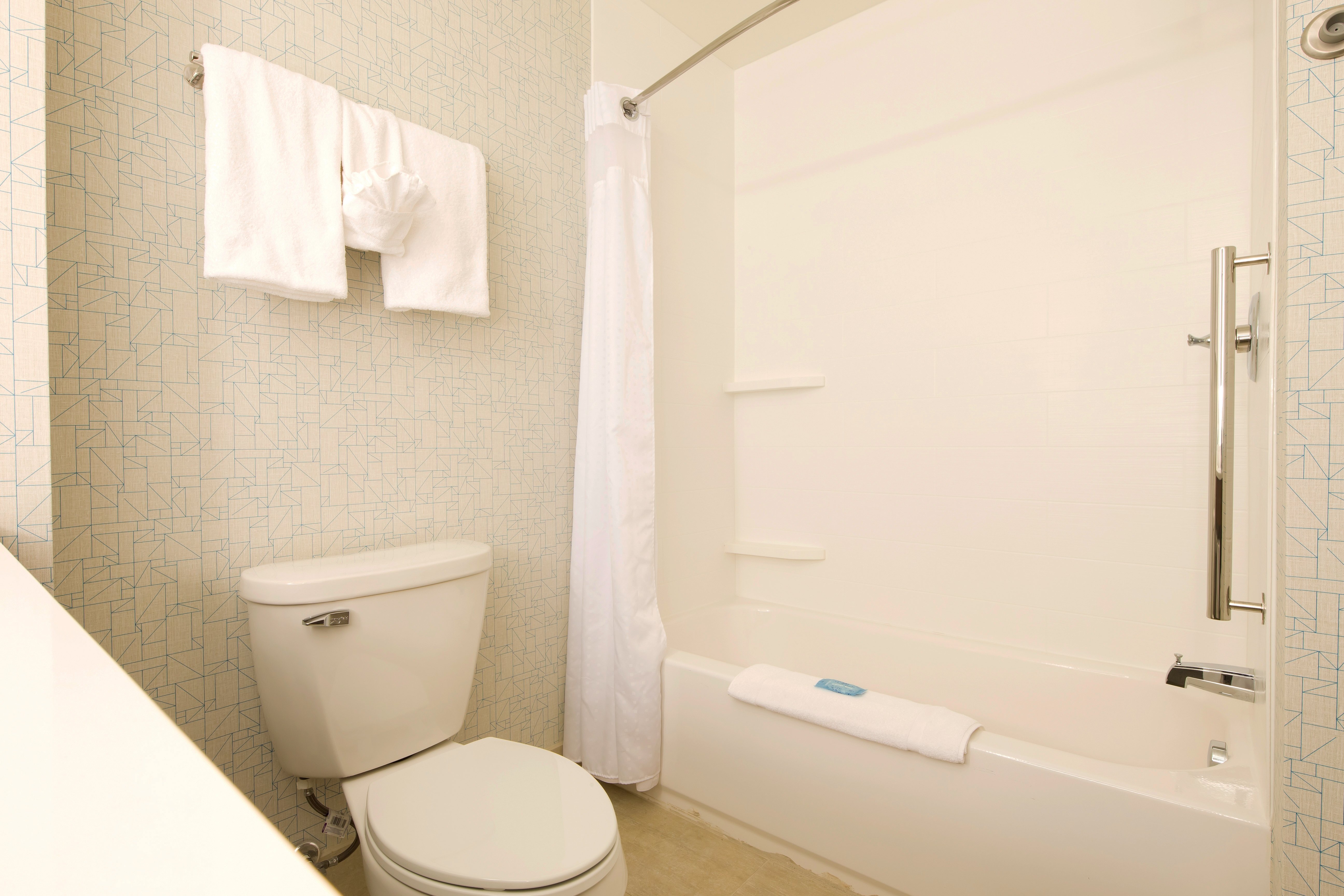 Holiday Inn Express Suites Alpena Downtown 40/40