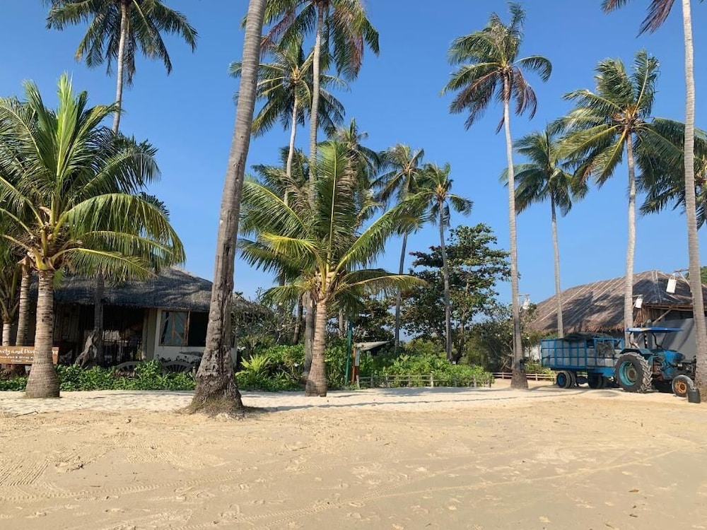 Phi Phi Little Star 62/66