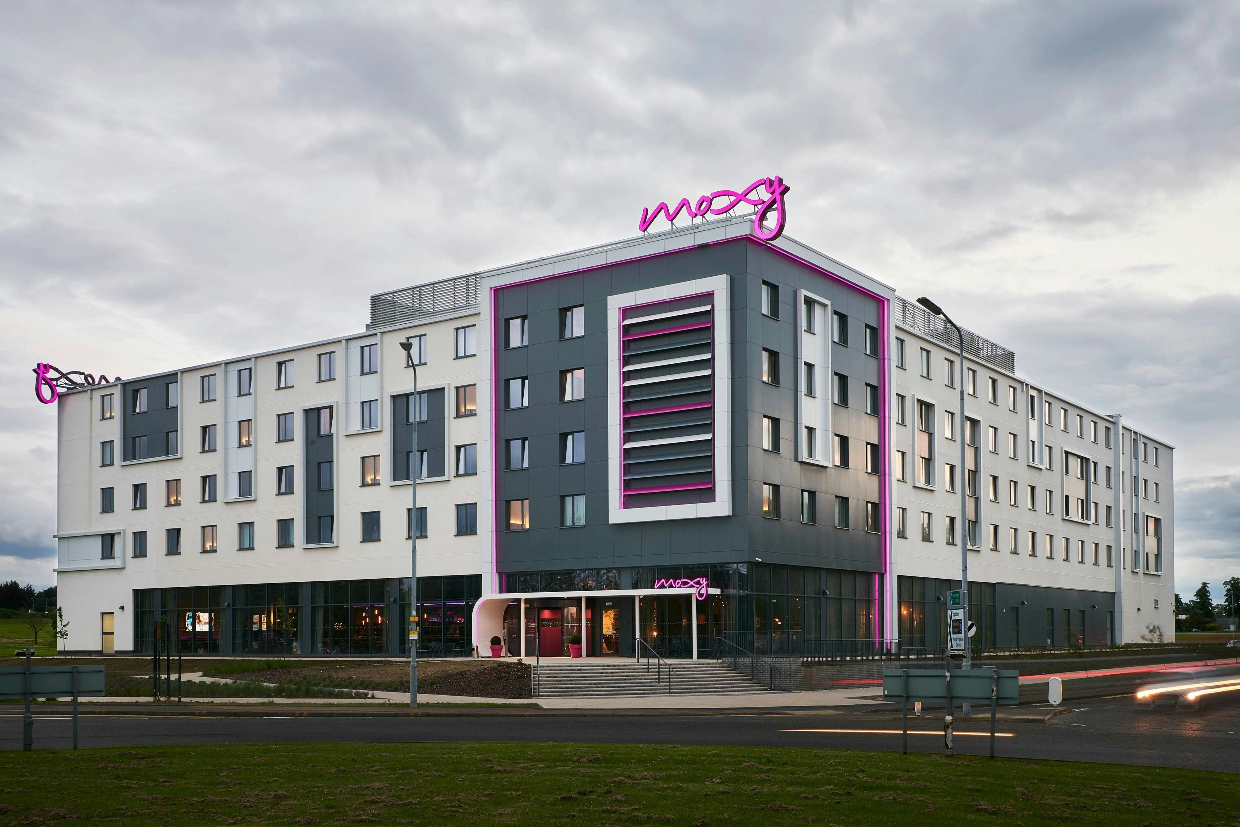 Moxy Edinburgh Airport in Newbridge