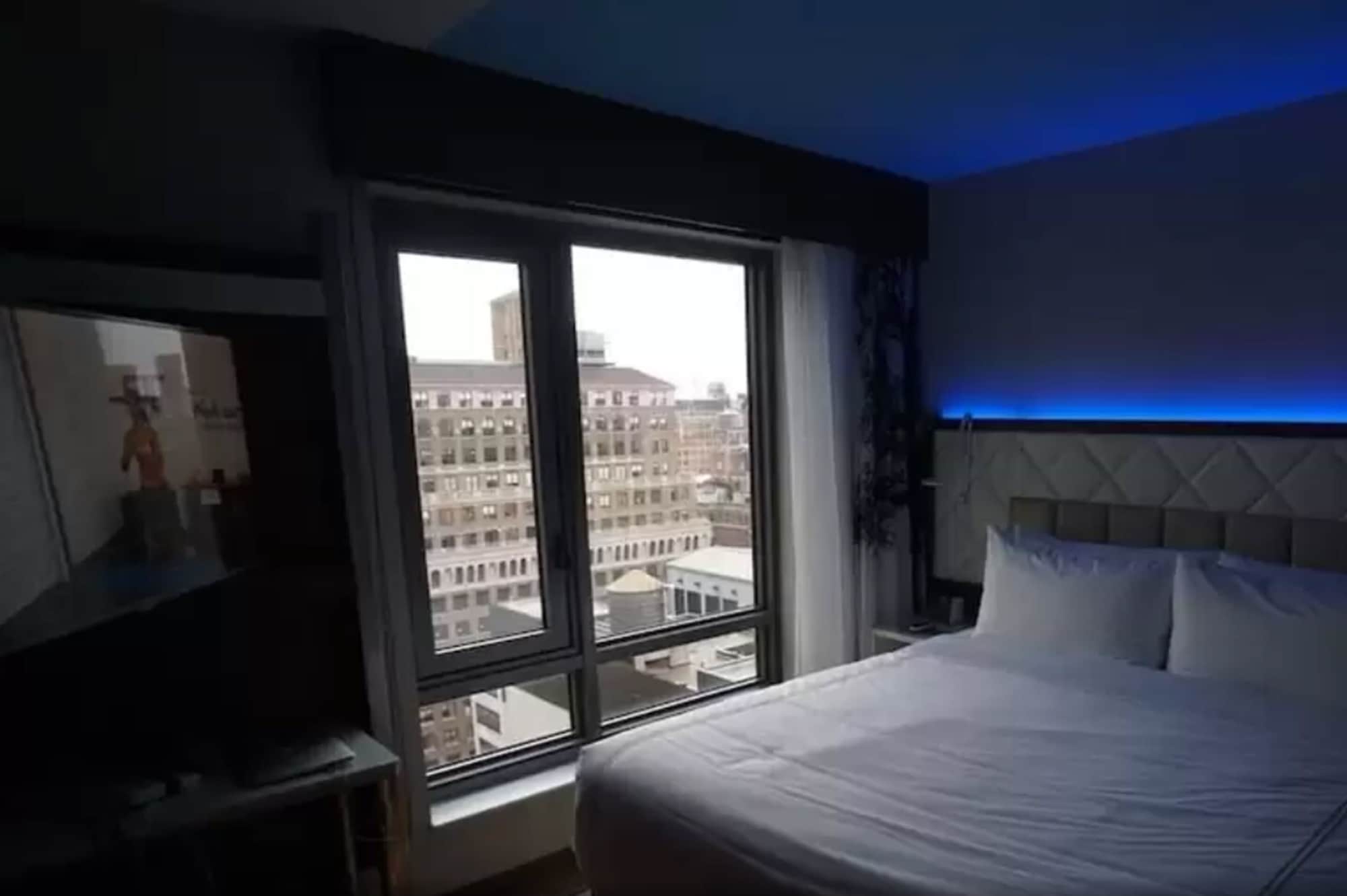 غرفة بريميوم بسرير كينج بإطلالة على المدينة، EVEN Hotel Times Square South 2/9