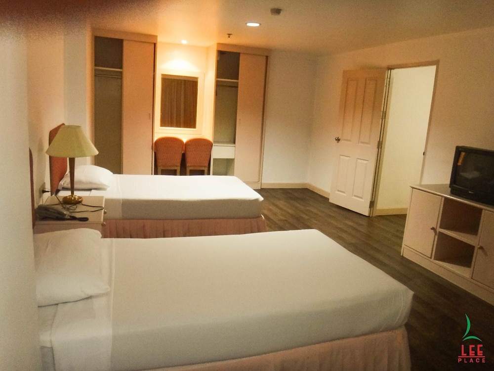 Lee Place Hotel 5/18