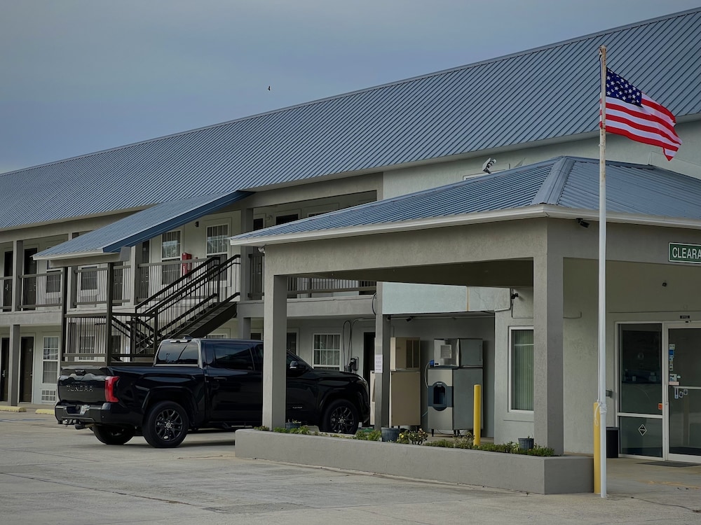 Garden Inn & Suites 44/53