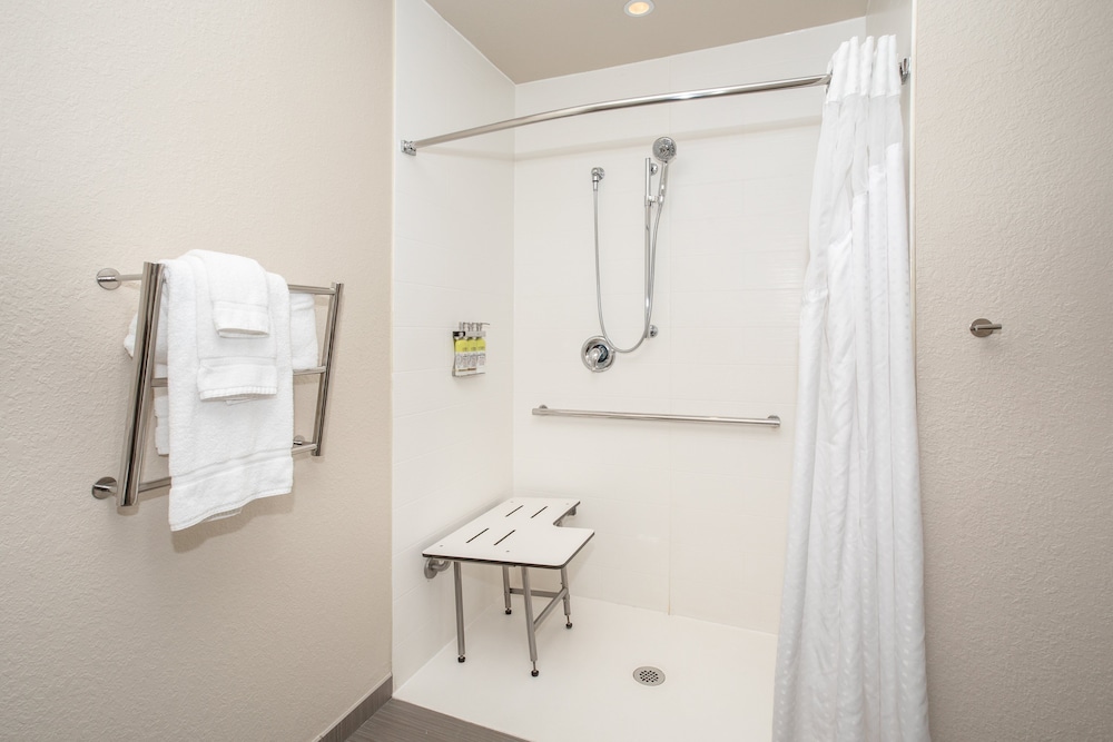 Holiday Inn Express And Suites Manhattan 2/55