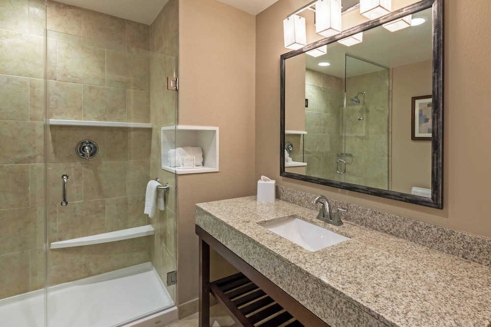 ROOM, KING BED, SOFA, ACCESSIBLE