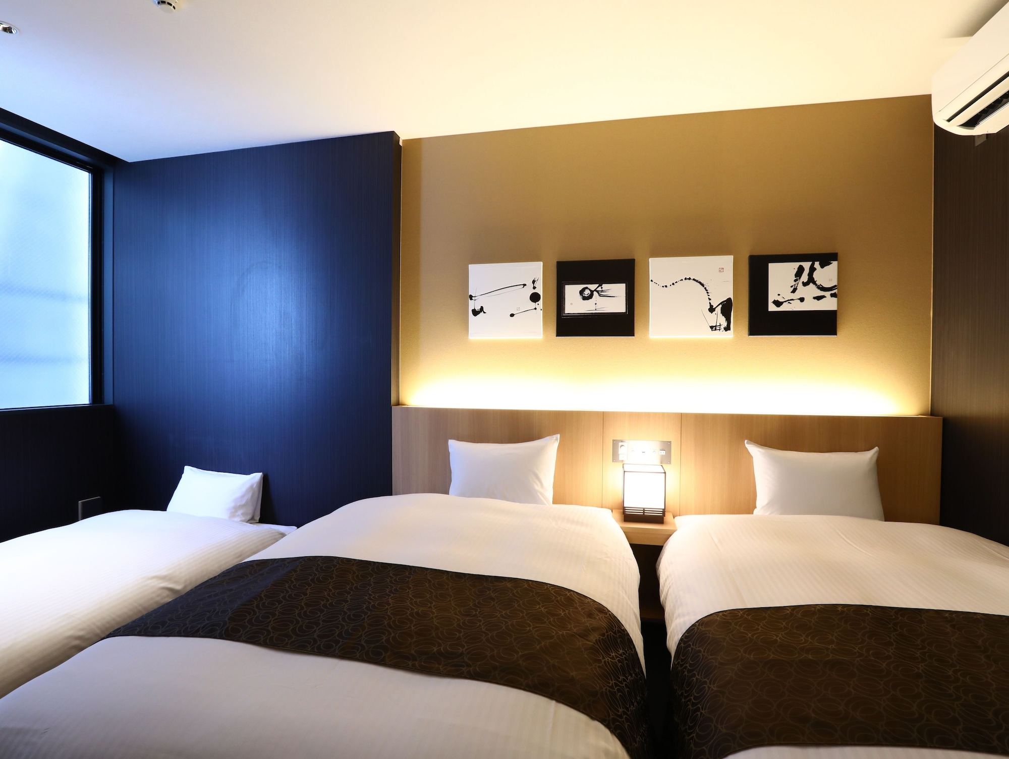 ROOM, TRIPLE
