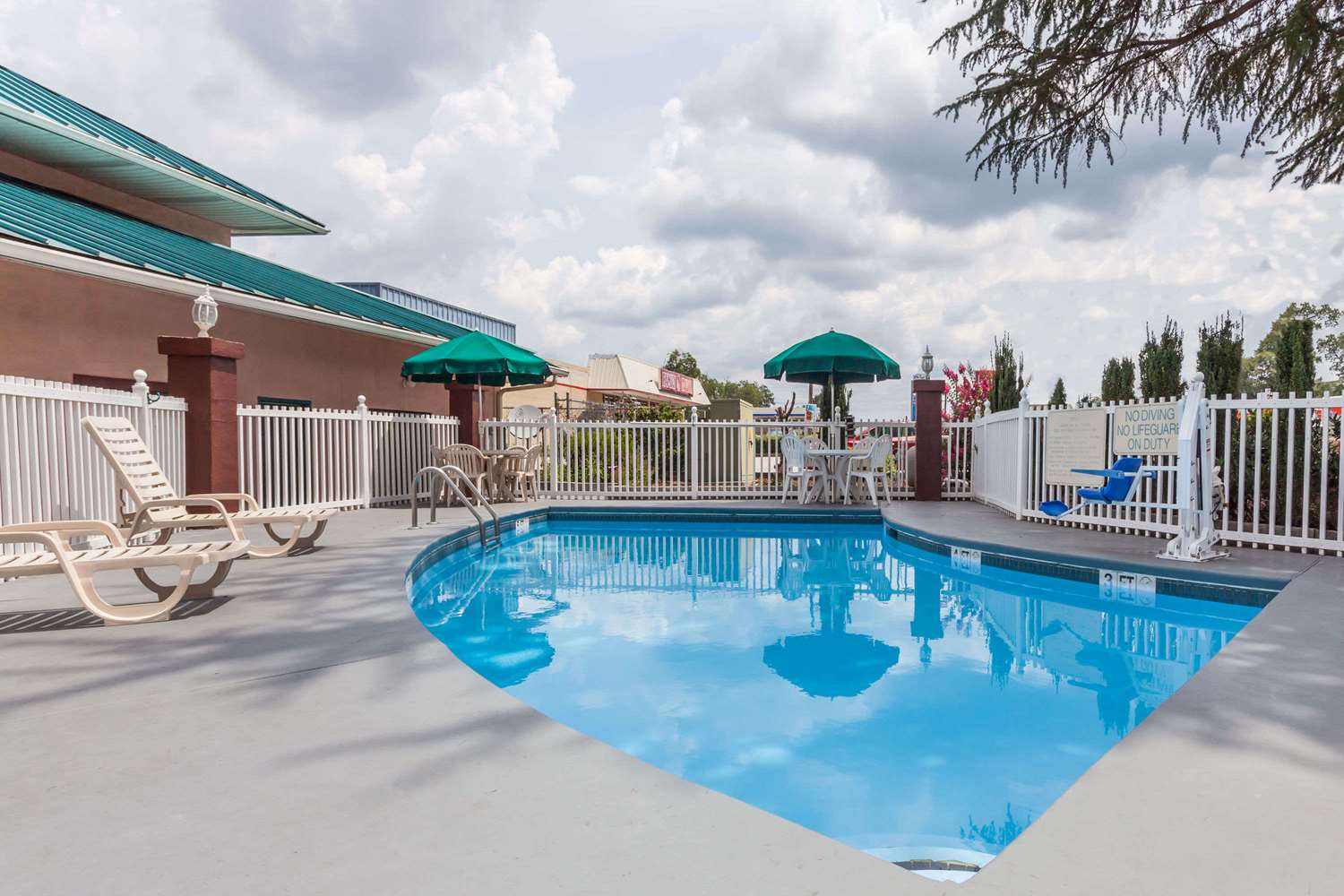 Days Inn By Wyndham Jackson 8/22