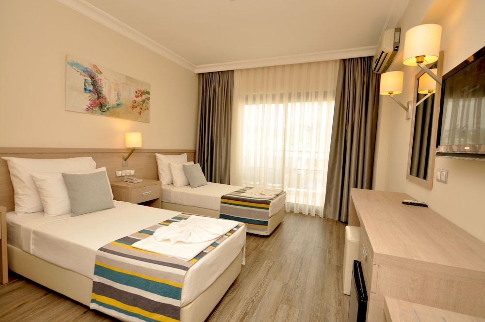 Lalila Blue Suites 27/73