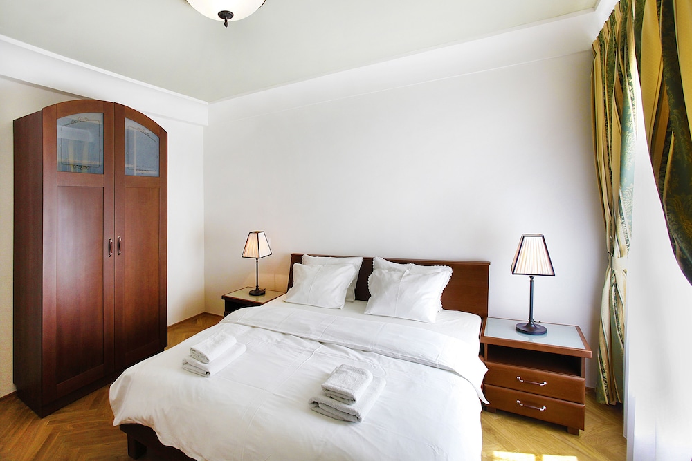 1 BEDROOM, APARTMENT