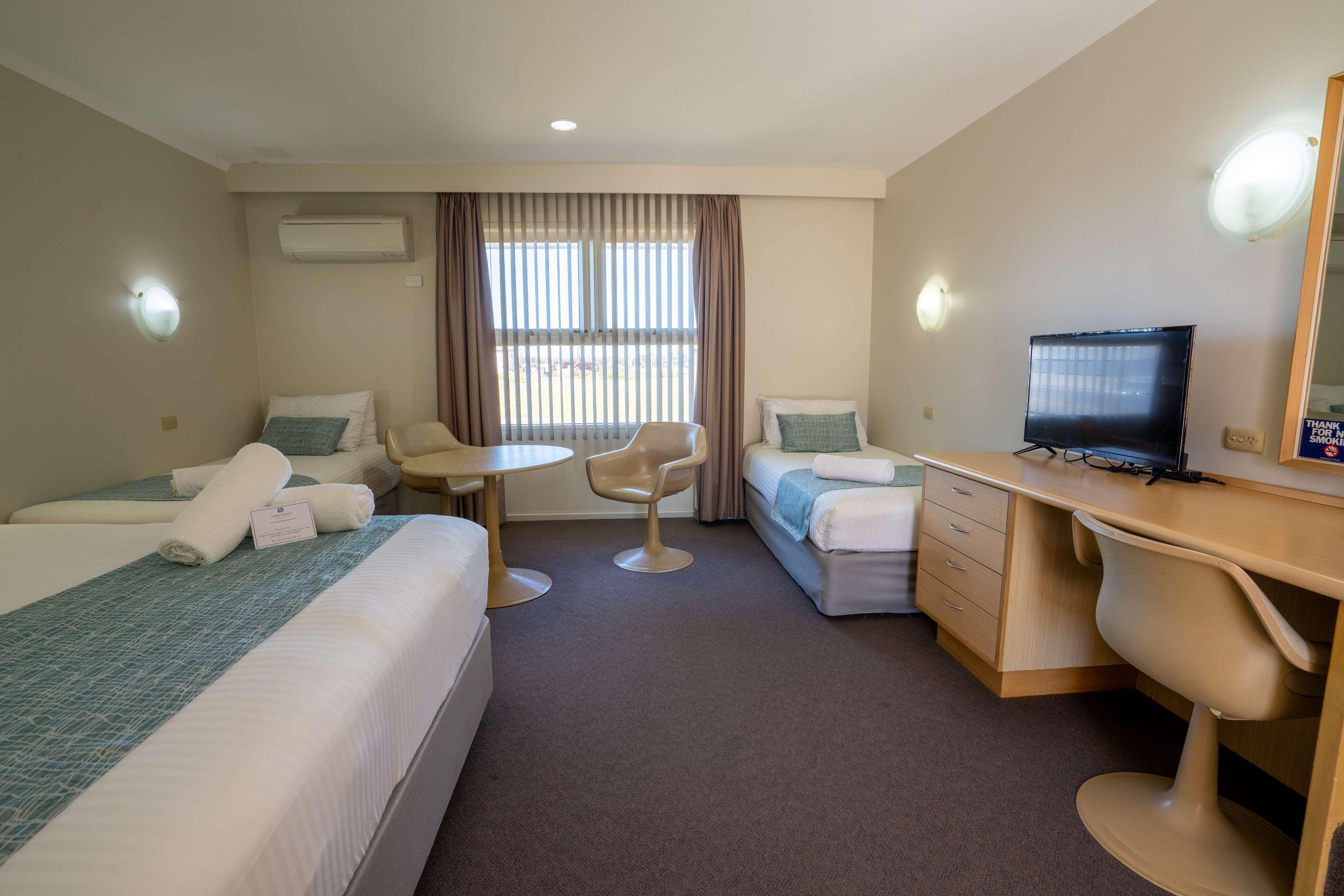 غرفة عائلية، Hospitality Carnarvon, SureStay Collection By Best Western 2/2