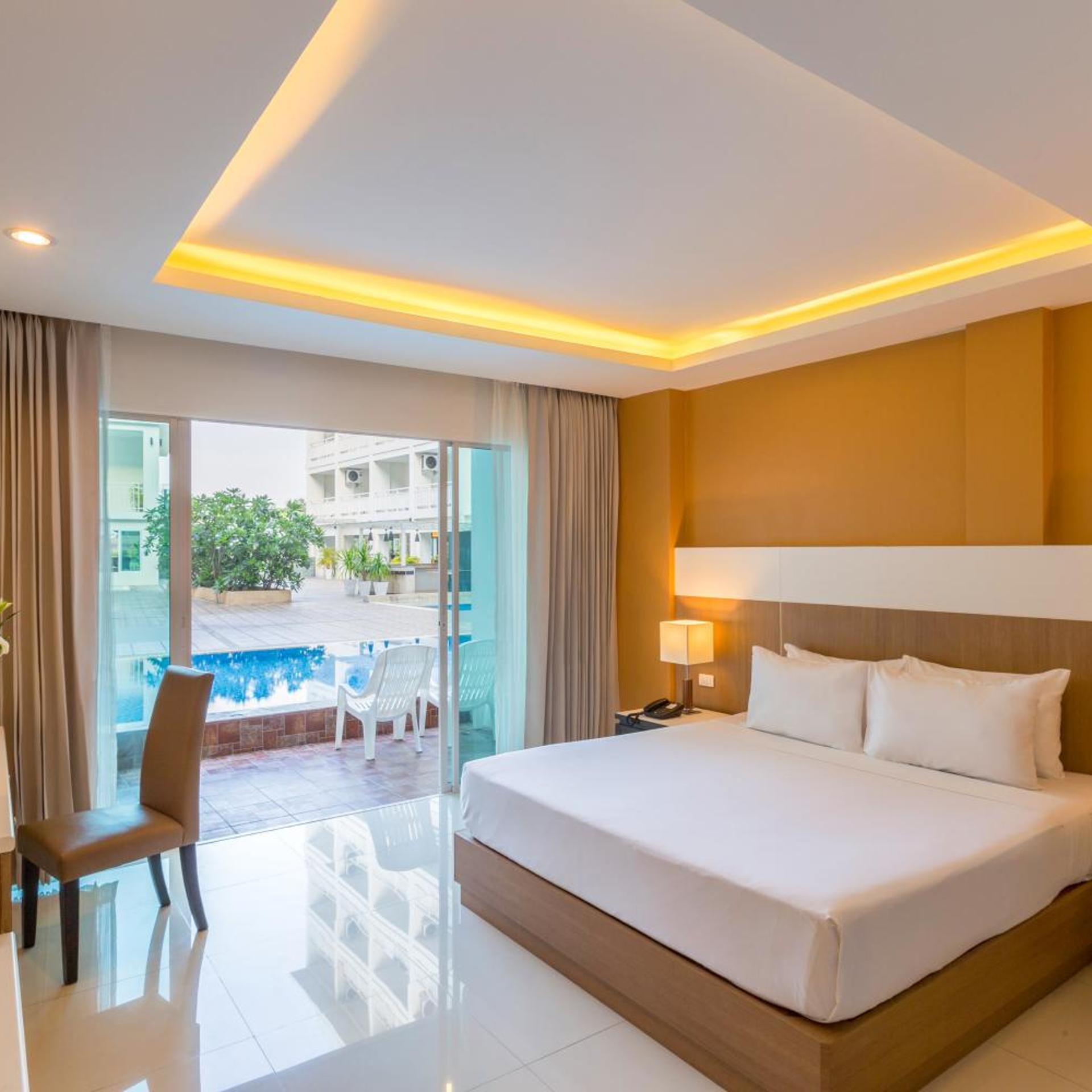 Deluxe Pool Access