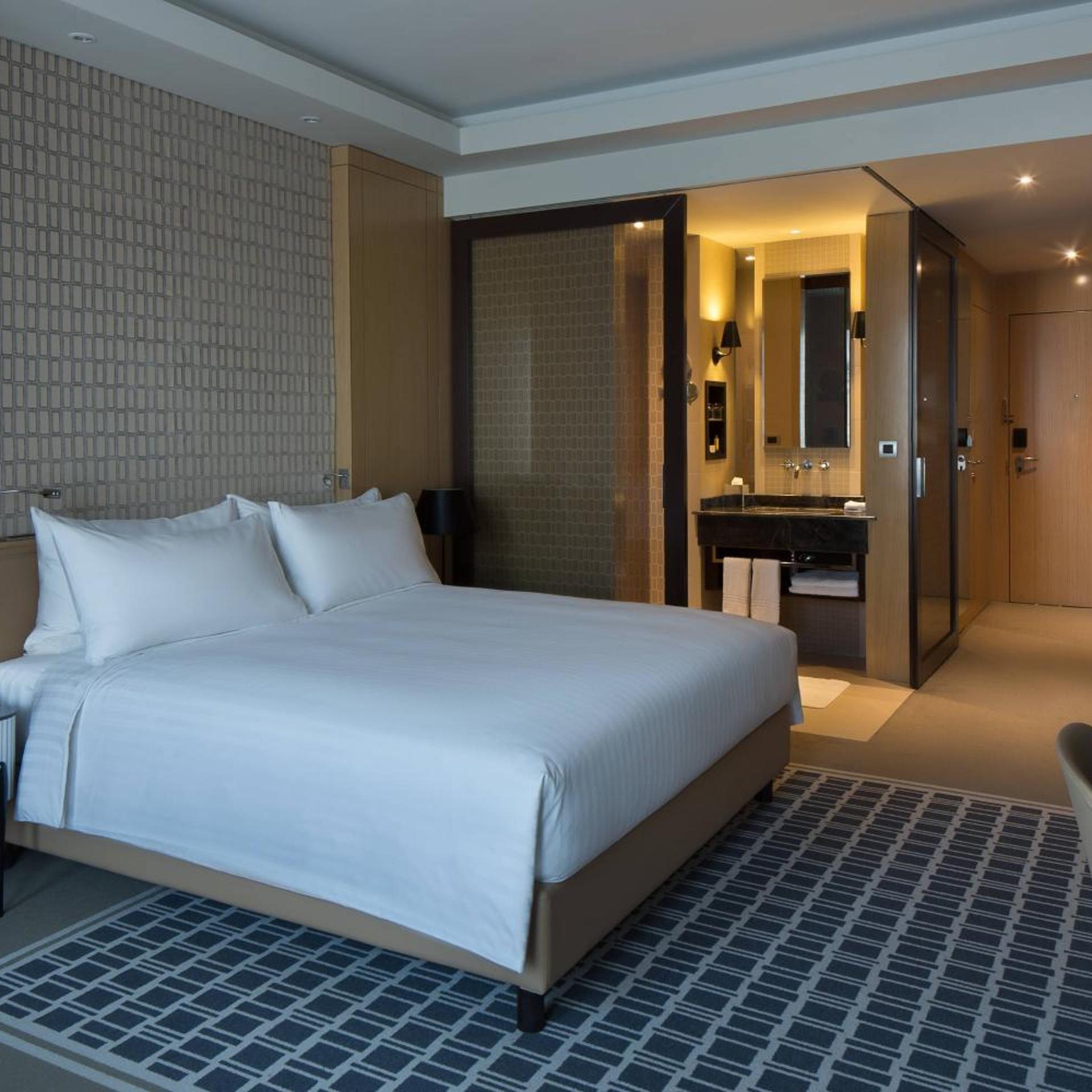 Room, King Bed, Square View