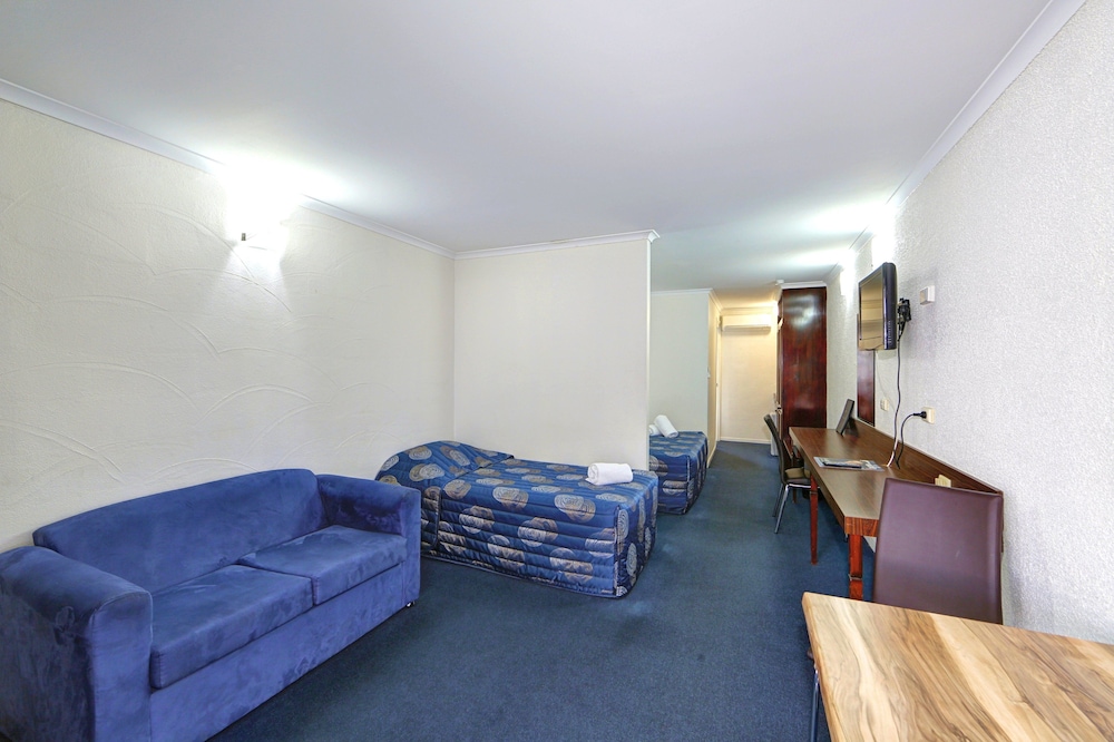 ALEXANDRA PARK MOTOR INN 36/65