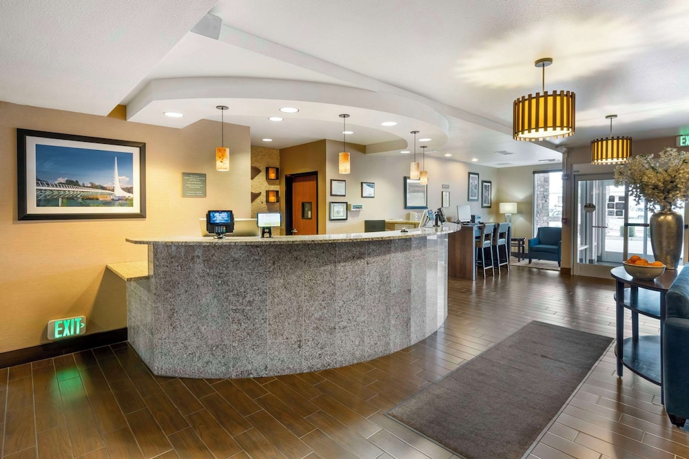 Comfort Suites Redding - Shasta Lake 8/52