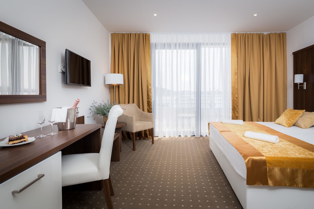 Hotel Perla 13/50