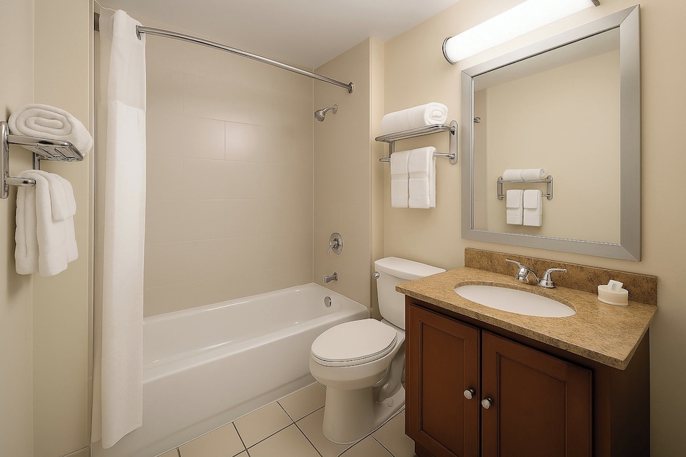 غرفة قياسية بسرير كوين بإطلالة على المسبح، Holiday Inn Port St. Lucie 4/4