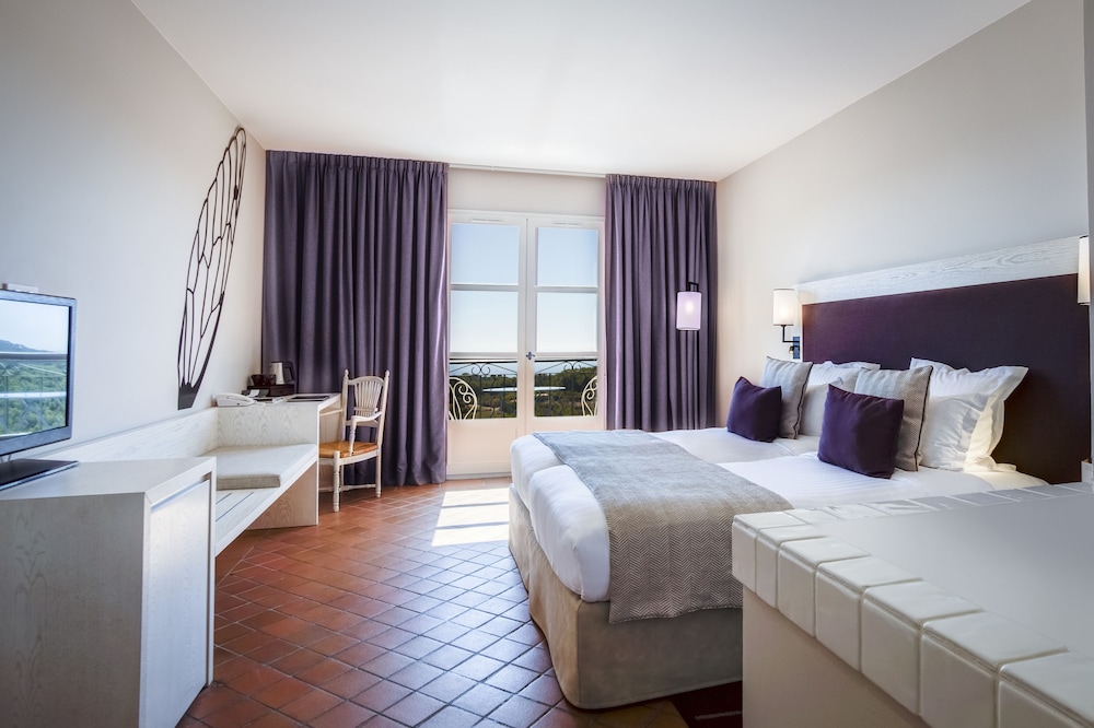 Superior, Queen Bed, Sea View
