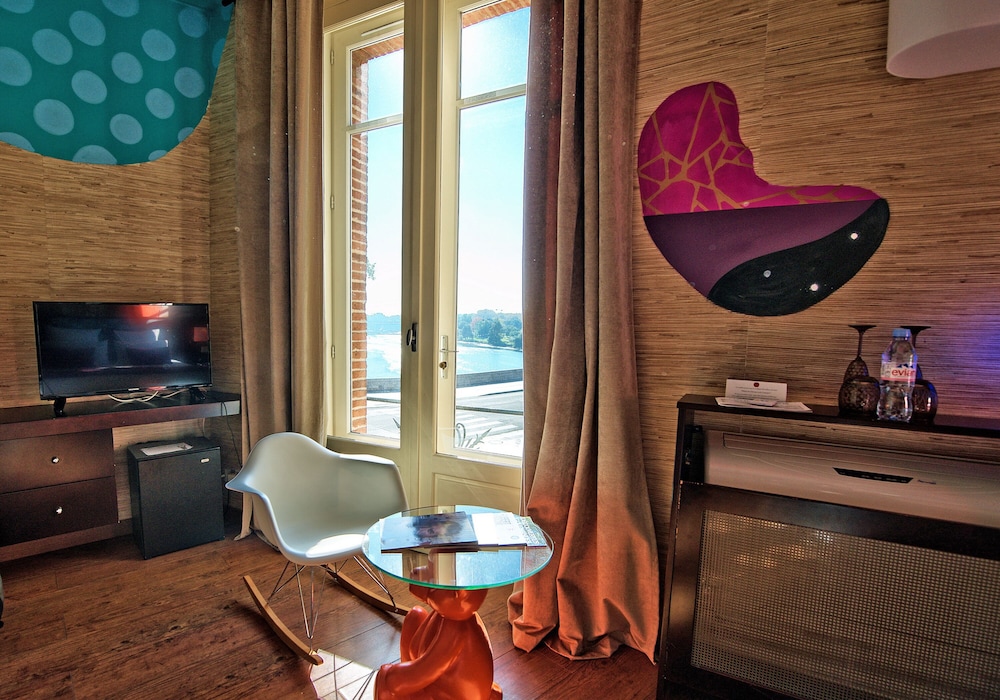 Hotel des Beaux Arts 65/77