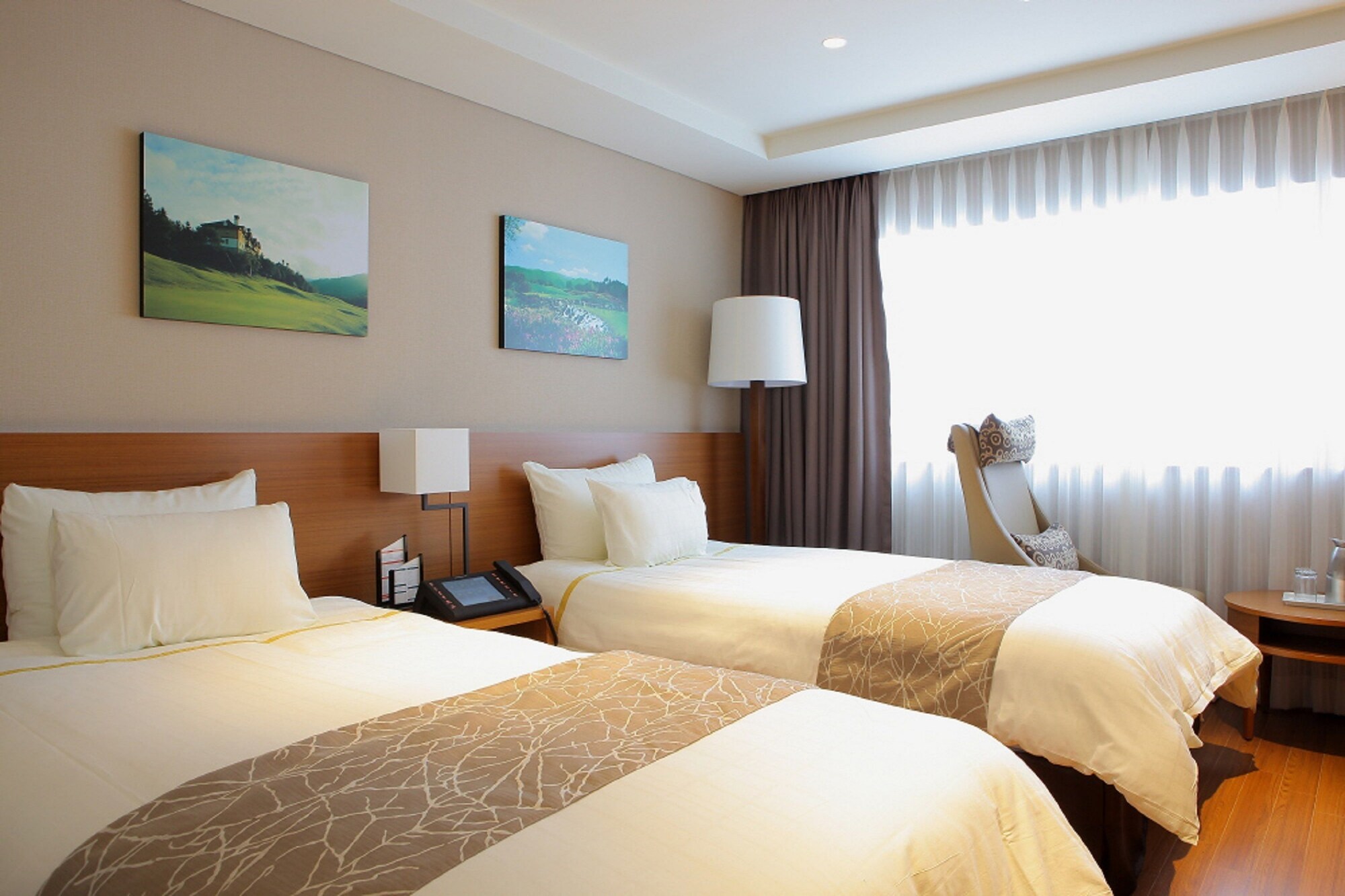 Valley, Deluxe, Twin Beds
