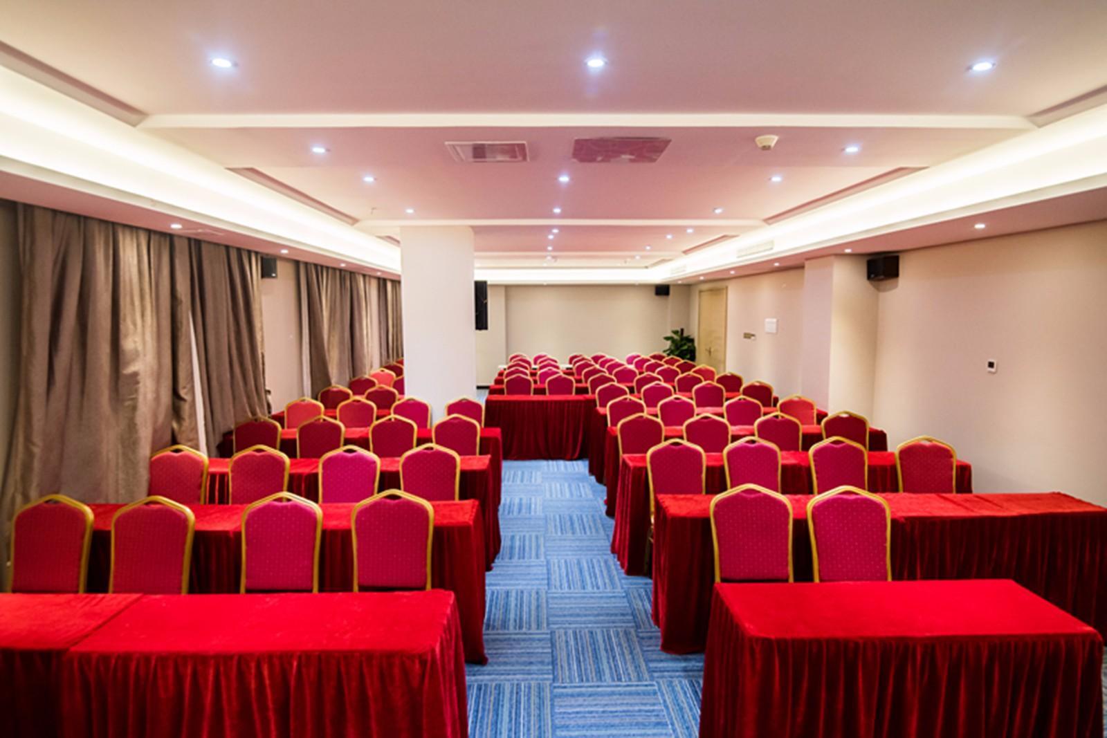 Lavande Hotel (Jiangmen Yingbin Avenue) 39/42