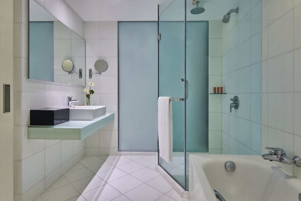 Crowne Plaza Zhuhai City Center 24/78