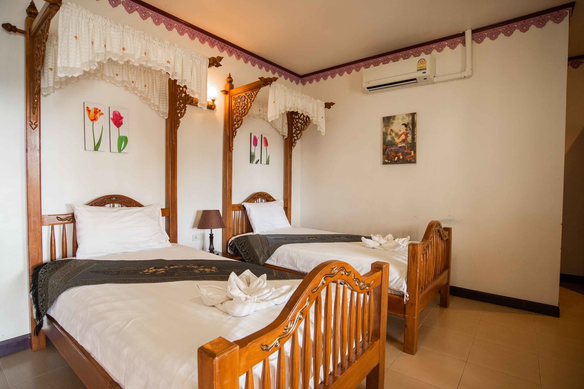 PENTHOUSE, TWIN BEDS